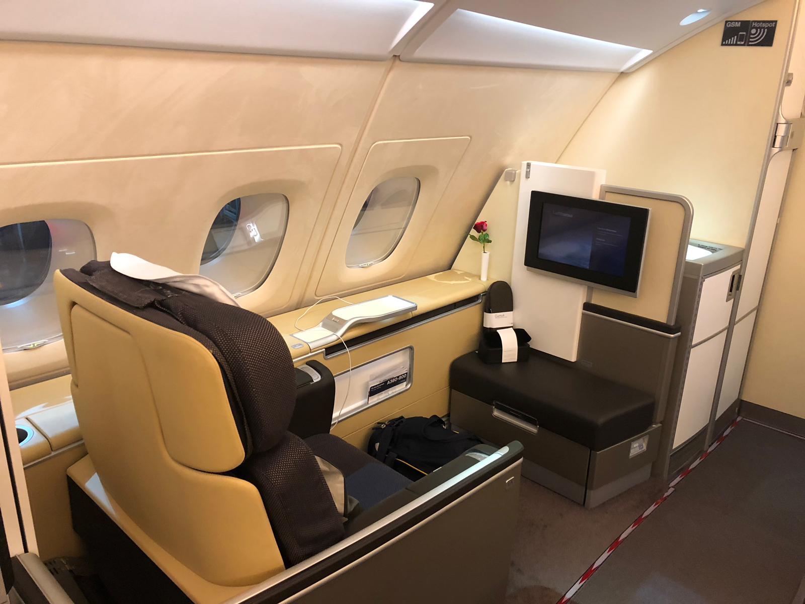 Sitz in der First Class der Lufthansa